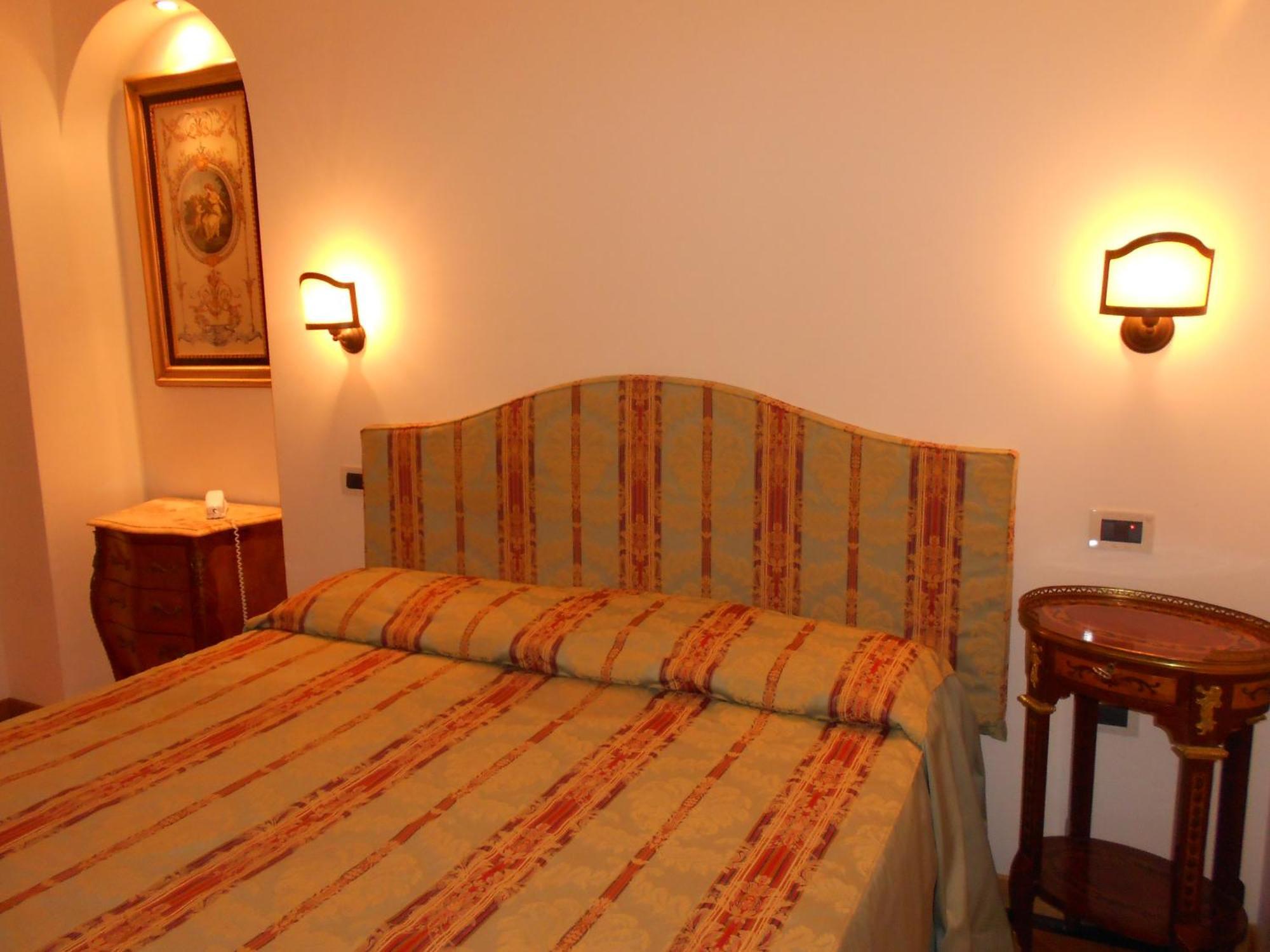 Al Teatro Hotel Livorno Room photo