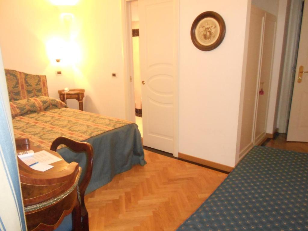 Al Teatro Hotel Livorno Room photo